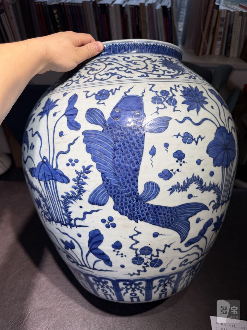 明万历 青花鱼藻纹大罐 - 图10